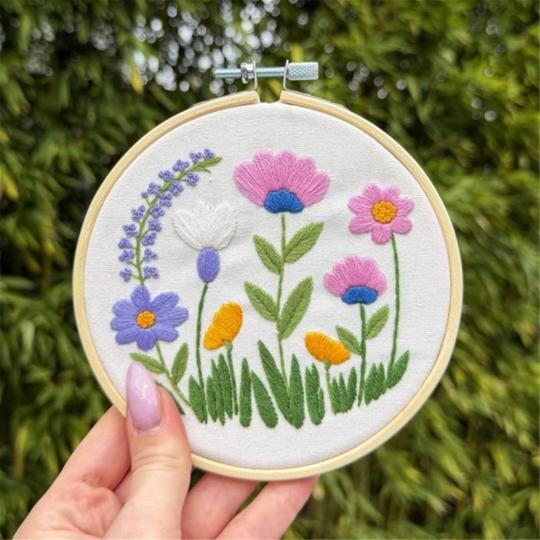 Prairie pastel – kit broderie traditionnelle avec Cercle 15 cm