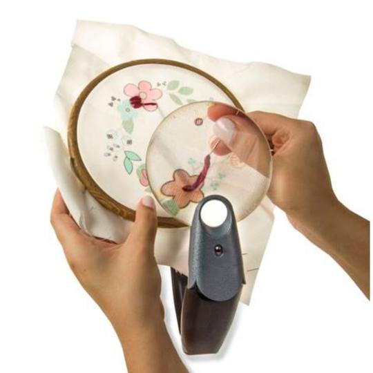 Petite loupe lumineuse sur pied - Mains libres - Carson