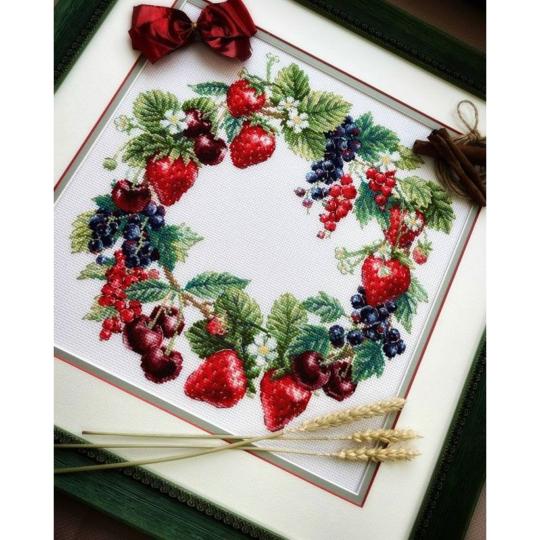 Couronne de Fruits Rouges - Kit point de croix  - Riolis