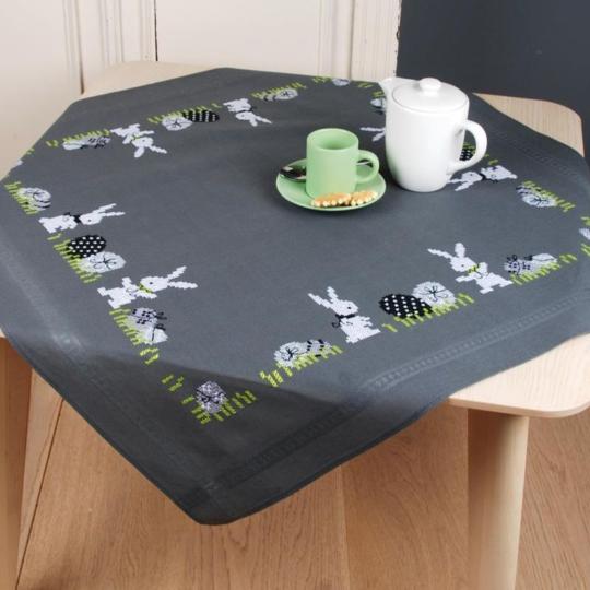 Kit Nappe à broder Lapins et Oeufs de Pâques - Vervaco