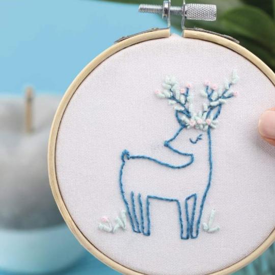 Petite Biche - Kit Broderie Traditionnelle -  French Kits