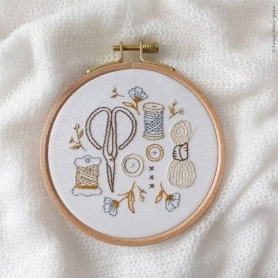 Knit and Stitch – kit broderie traditionnelle – Tamar Ny