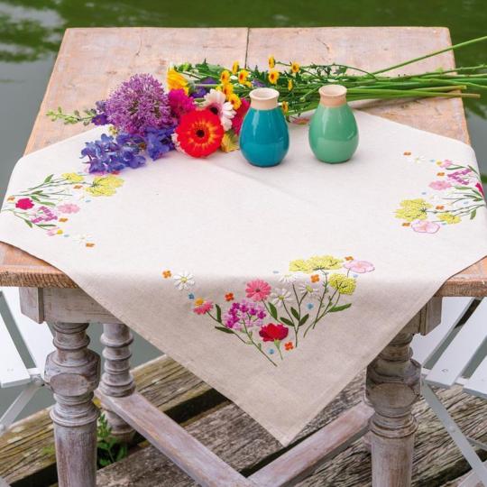 Kit Nappe à broder Fleurs Sauvages - Vervaco