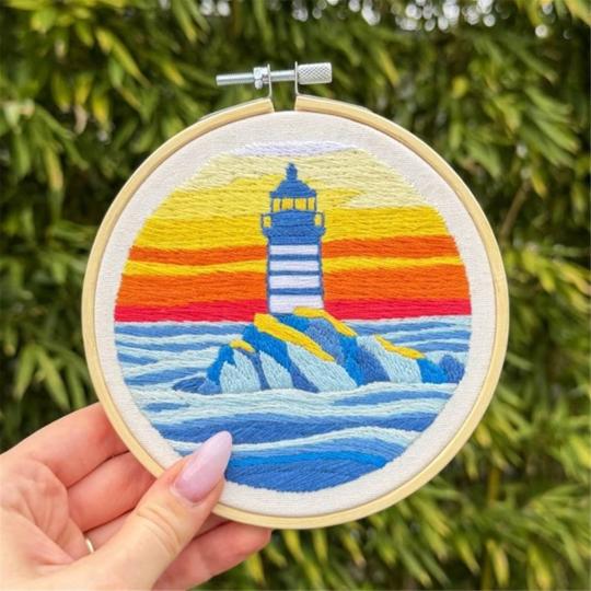 Phare au Crépuscule– kit broderie traditionnelle avec Cercle 15 cm