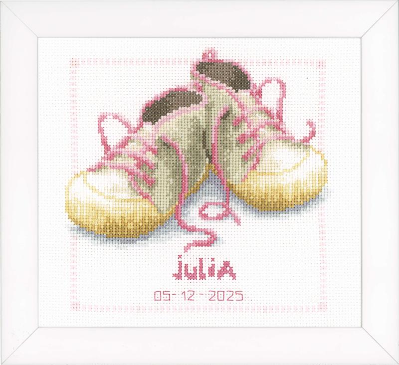 Vervaco Point De Croix Compté Kit DIY Cadeau Bebe Naissance Personnalisé MES PREMIÈRES CHAUSSURES Tableau Complet Kit De Broderie Loisir Créatif Maison Décoration Ca. 18 X 20 Cm Cross Stitch