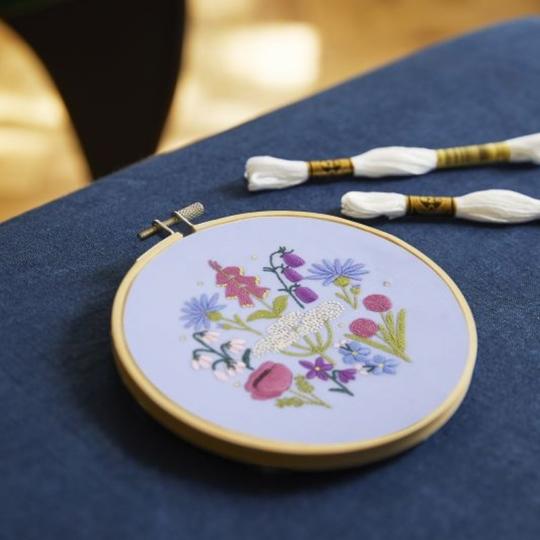 Kit Point De Croix RTO "Le Vieux Jardin De Grand-mère" - Toile Aida 15-16ct, Diagramme Inclus