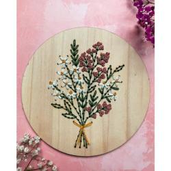 Décoration Florale – Kit de broderie sur bois – Kneckes &Compagnie