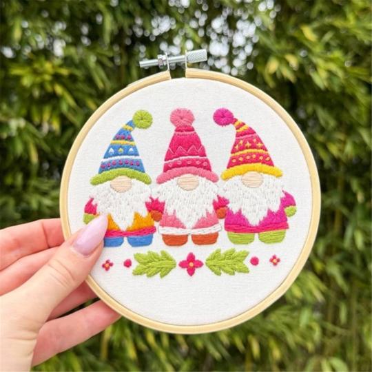 Les Gnomes du Père Noël – kit broderie traditionnelle avec Cercle 15 cm