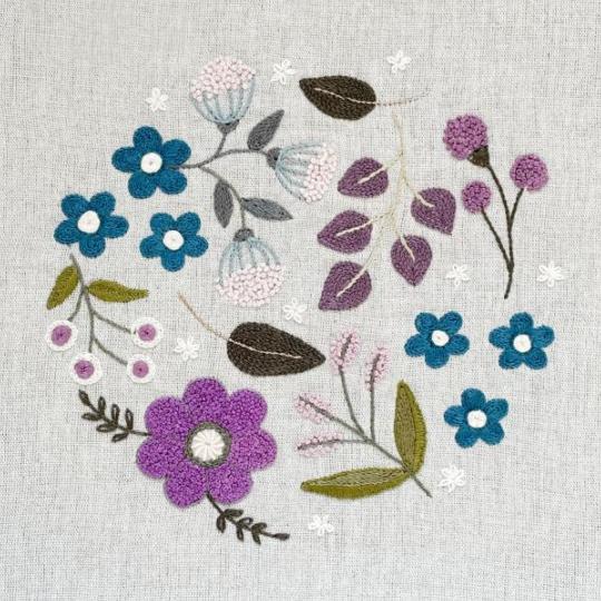 Cercle Fleuri - Pauline - Kit broderie - Un chat dans l'aiguille