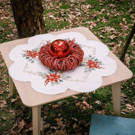 La splendeur du poinsettia - Kit Nappe Modelée Noël - Vervaco
