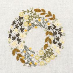 Petite couronne de mimosa ( Février) - Kit Un chat dans l'aiguille