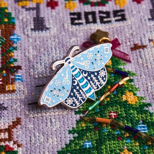 Papillon de nuit des neiges - Porte-aiguille aimanté - Stitchonomy