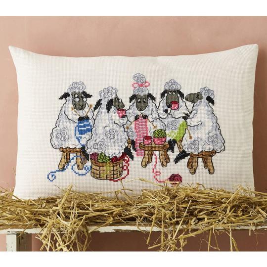 Sheep that knits– Kit Coussin point de croix Permin of Copenhagen