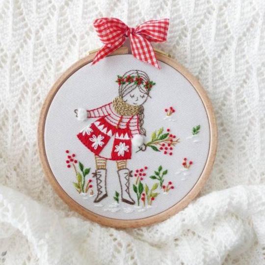 Snowy Girl – kit broderie traditionnelle – Tamar Ny