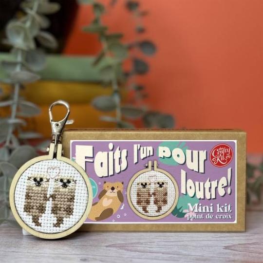 Faits l'un pour Loutre - Mini kit point de croix - The Crafty Kit Company
