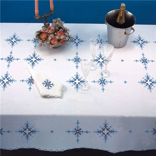 Nappe à broder bordée de dentelle • Motifs bleus - Luc créations