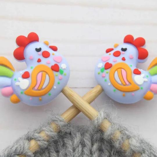 2 Protège-pointes pour Aiguilles et Crochets - Poulet Coloré