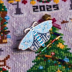Papillon de nuit des neiges - Porte-aiguille aimanté - Stitchonomy