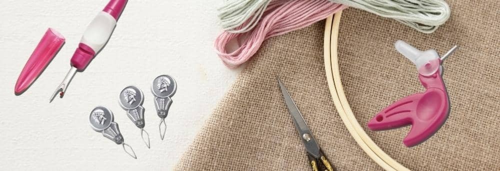 Accessoires broderie : enfiles aiguilles et dcouseurs