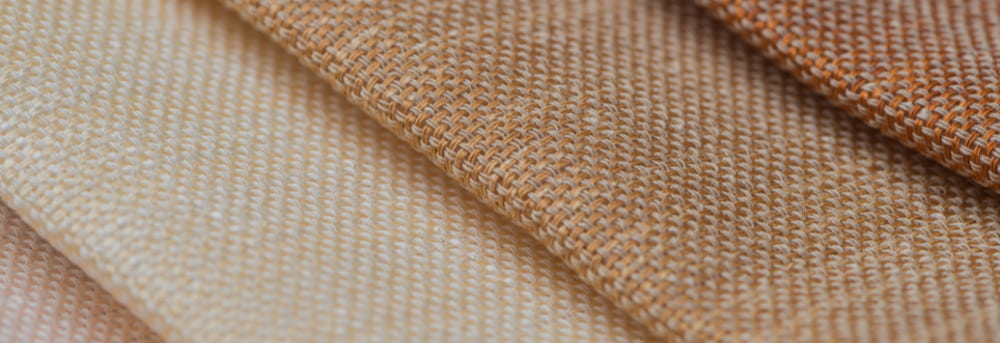 Tissu broderie en lin marron